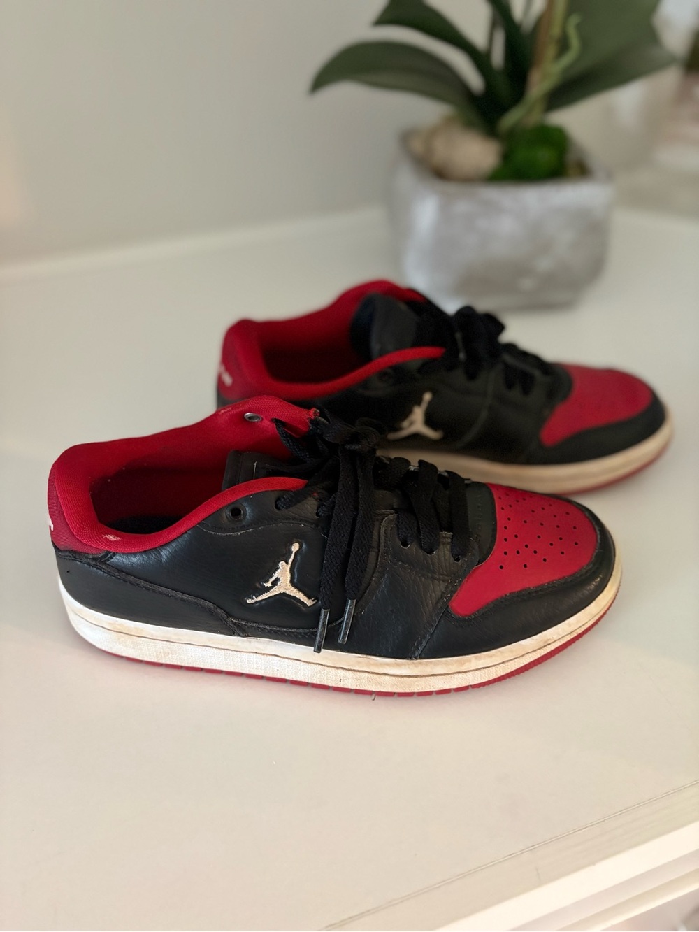Jordan Kids Black and Red Low-Top Sneakers